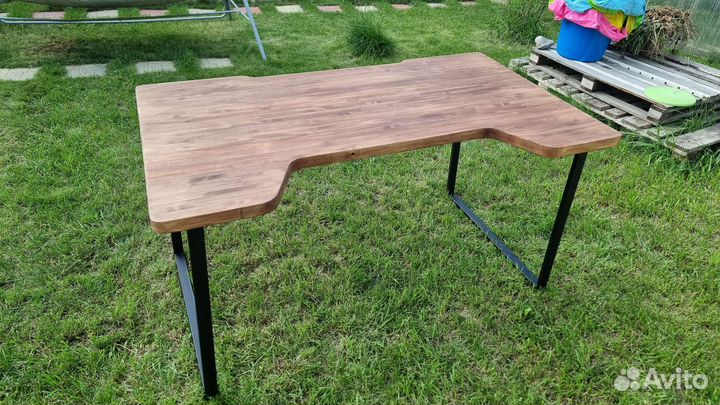 Компьютерный стол из массива дерева