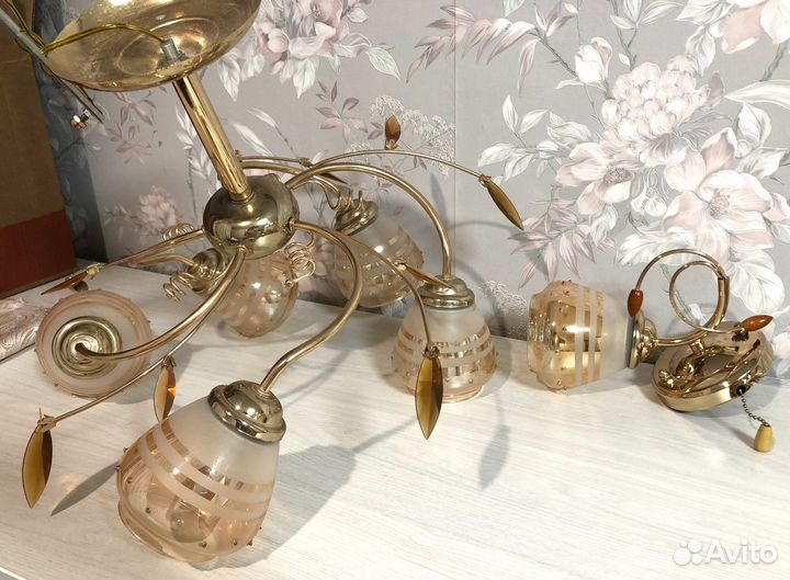 Комплект люстра и бра