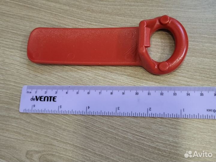 Открывашка винтовых крышек, красная