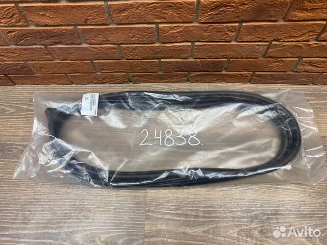 Уплотнитель двери передней правой Kia Rio 4 2017+