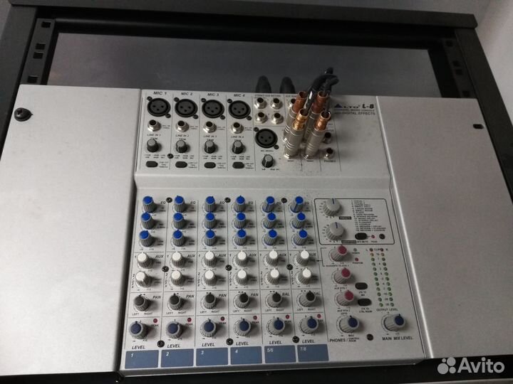 Стойка музыкальная