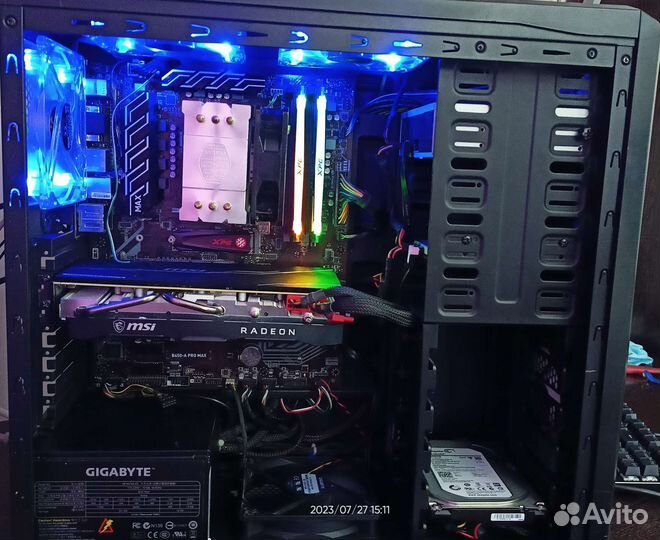 Игровой компьютер с монитором клавиатура и мышь