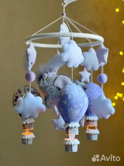 Мобиль в кроватку из фетра