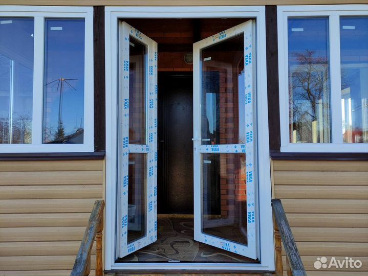 Пластиковая входная дверь