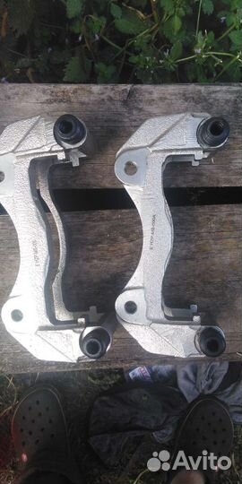 Скобы суппорта передние