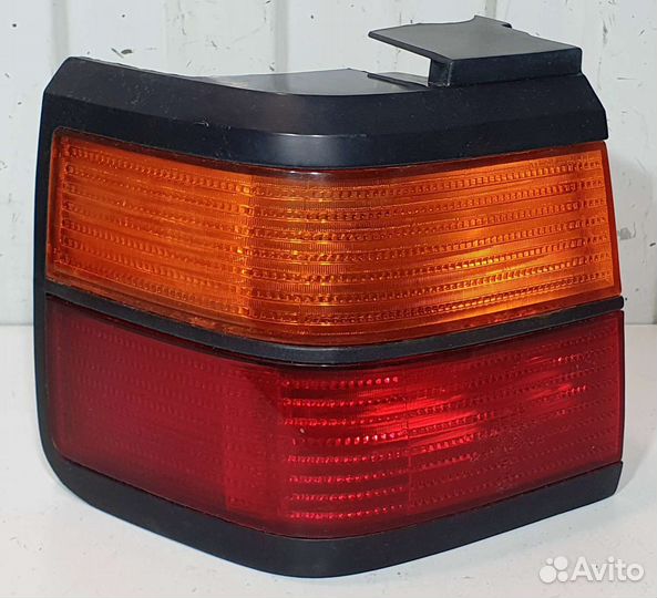 Фонарь задний левый в крыло VW Passat B3 седан