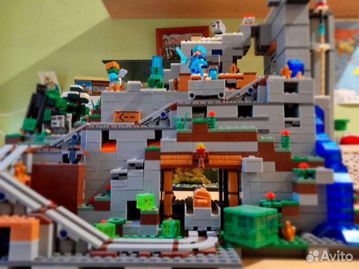Lego minecraft горная пещера
