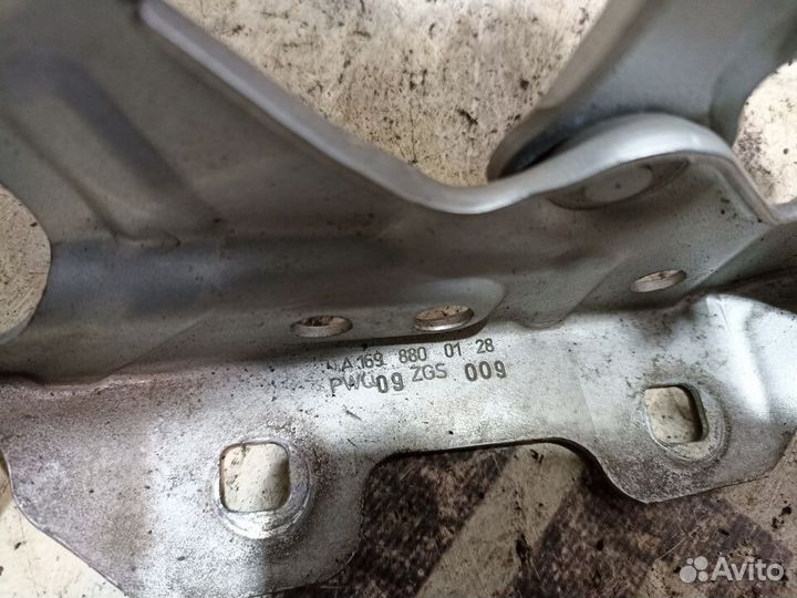 Петля капота Mercedes W169