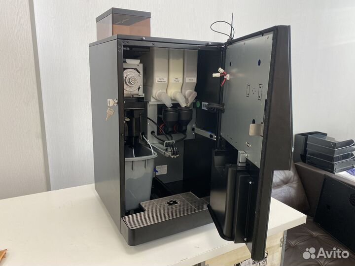 Профессиональная кофемашина для кофейни