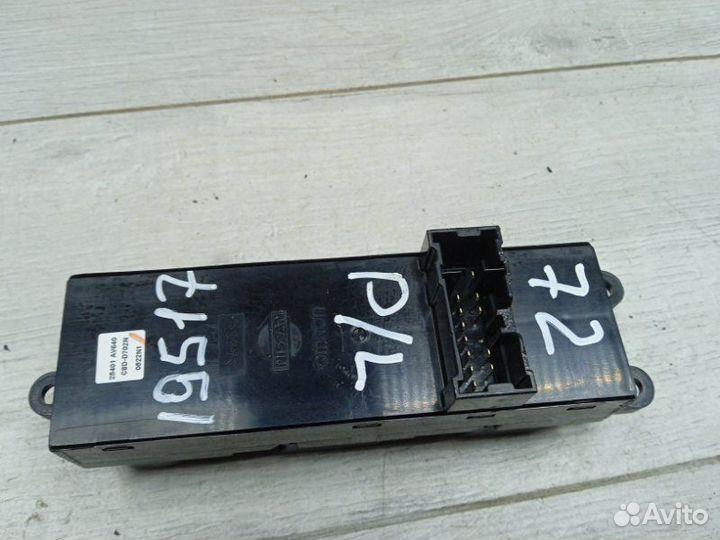 Блок управления стеклоочистителем передний левый