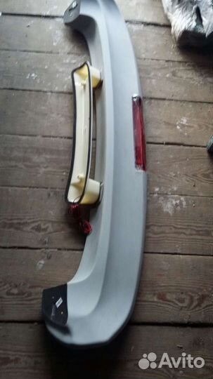 Спойлер Toyota Land Cruiser 100 VX