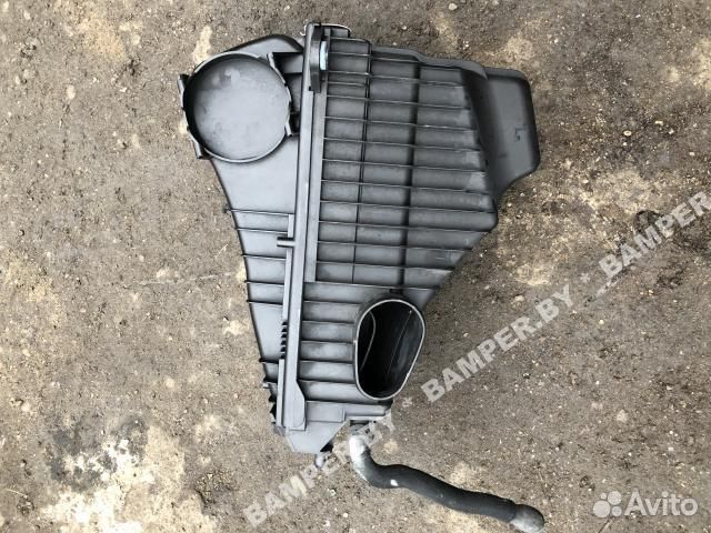 Корпус воздушного фильтра Volkswagen Touareg 4.2