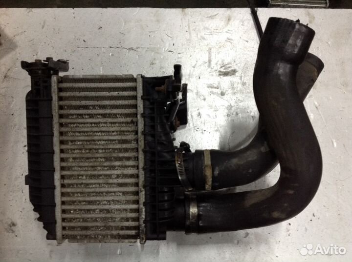 Интеркулер для тойота авенсис 2004 г. в. 2.2 did