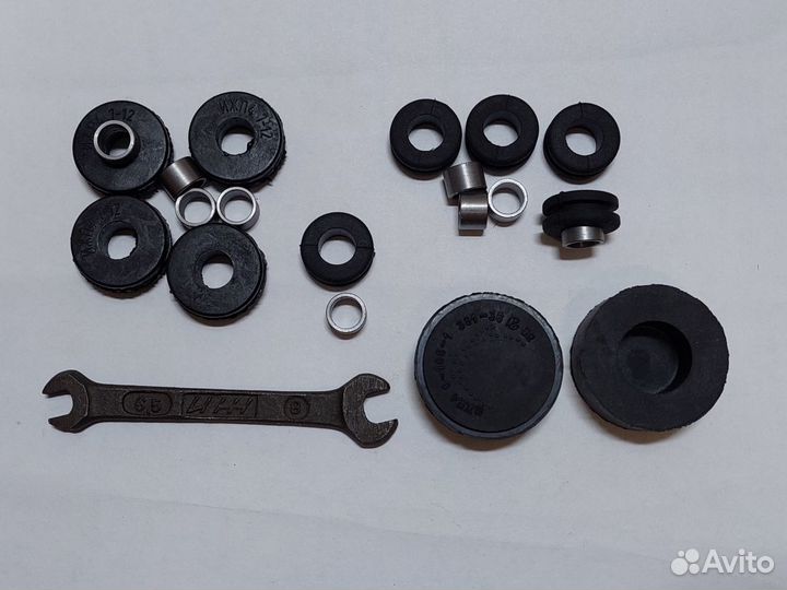 Набор иж крепления бензобака и крыла + ключ