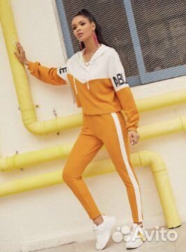 Костюм спортивный