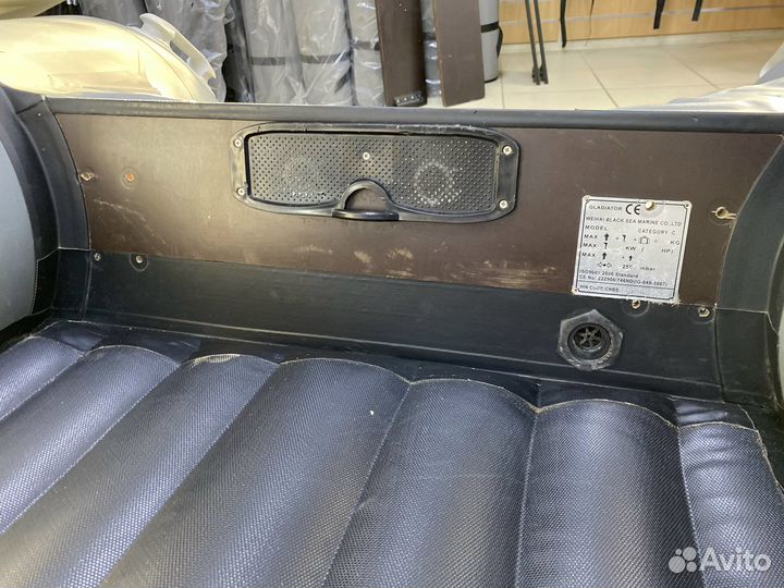 Б/У лодка gladiator E350LT Светло-Темный Серый