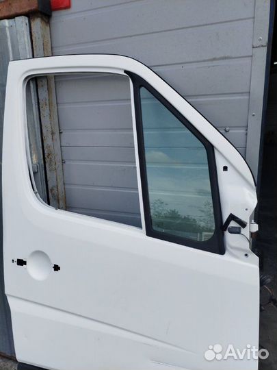 Дверь передняя правая Mercedes Sprinter 906 OM651