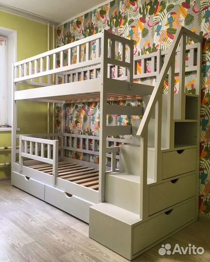 Детская Двухъярусная кровать с лесенкой комод