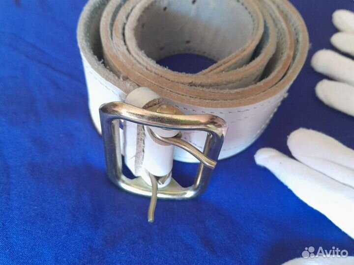 Перчатки белые парадные. Ремень парадный