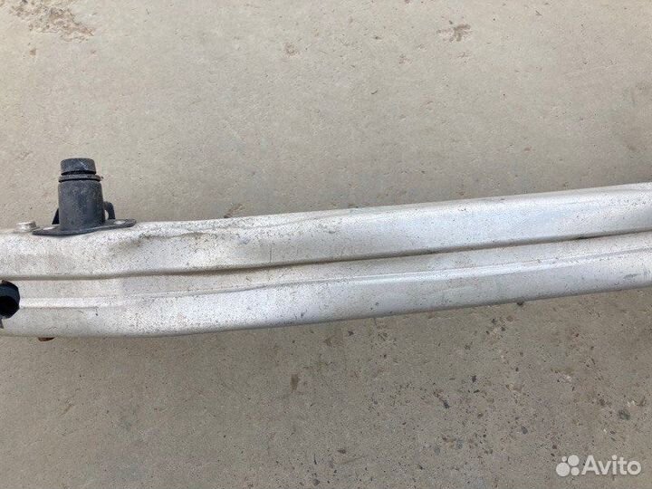 Усилитель переднего бампера передний Audi A4 B7