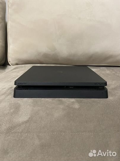 Sony PS4 1tb с играми и 2 геймпадами