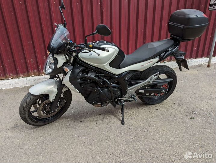 Продам мотоцикл Suzuki SFV Gladius 400