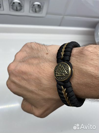 Браслет из паракорда