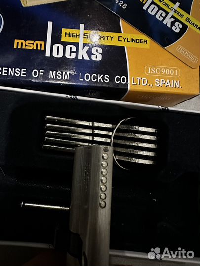 Дверной замок личинка