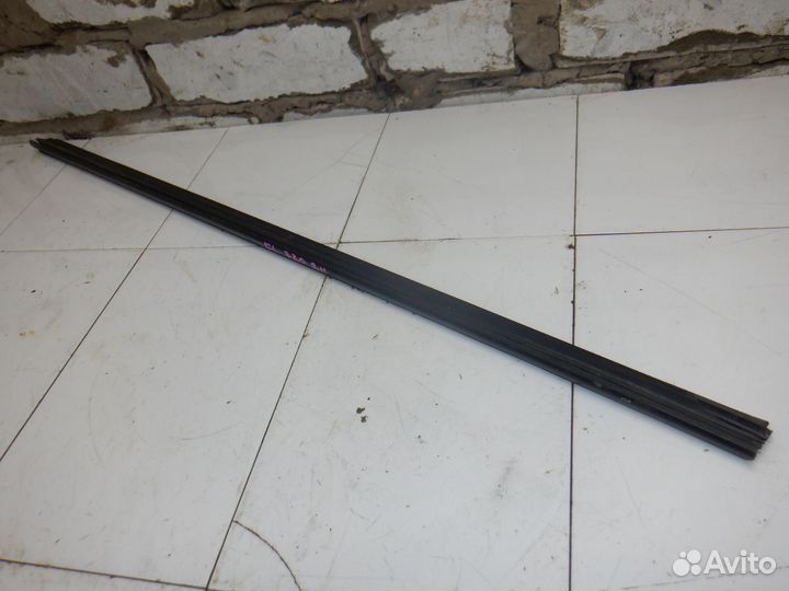 Уплотнитель стекла (внутри) Mitsubishi Space Star