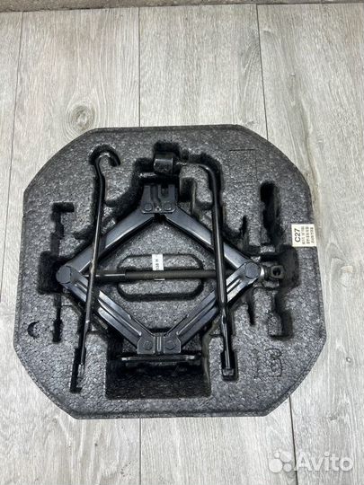 Ящик с домкратом Hyundai Elantra 2019