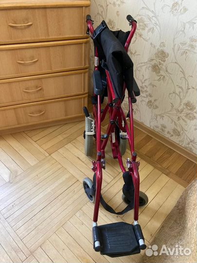 Коляска для инвалидов почти новая