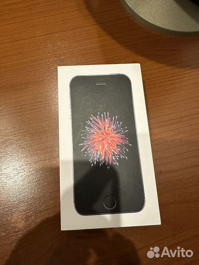 Коробка от iPhone se