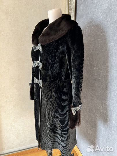 Шуба из каракульчи с норкой