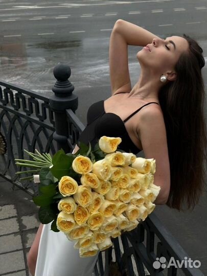 Букет из 41 пионовидной розы