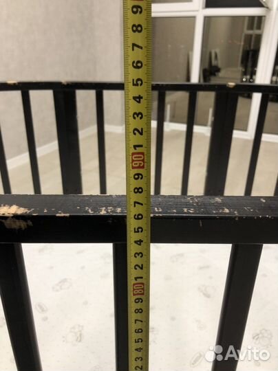 Детская кроватка с маятником