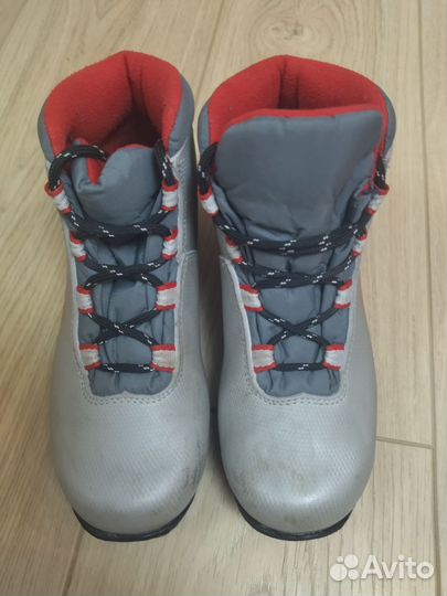 Лыжные детские ботинки 34р и 36р