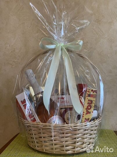 Подарочные корзины,киндер большой
