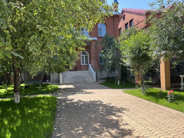 Коттедж 484,9 м² на участке 6,5 сот.