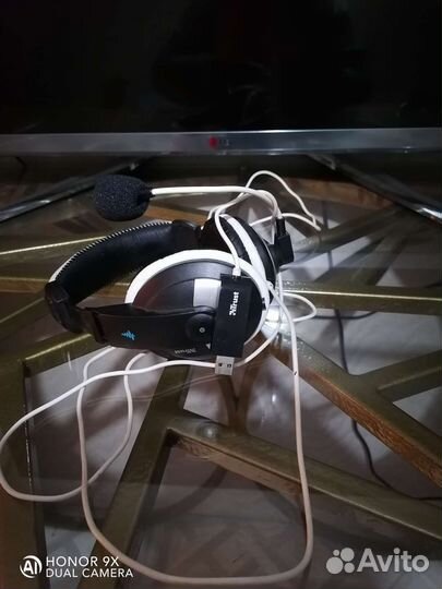 Наушники с микрофоном
