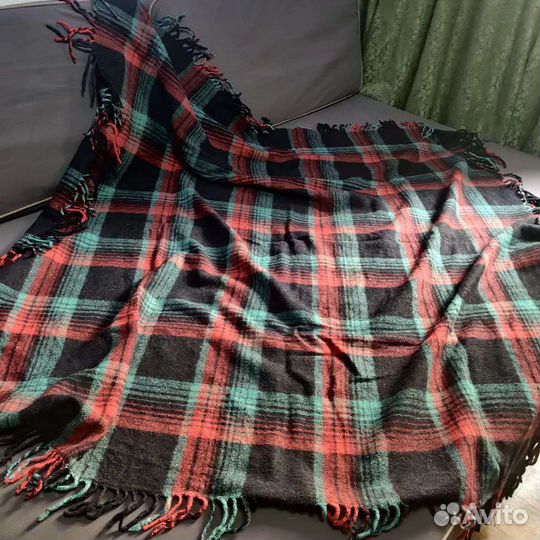 Огромный старинный накидной платок