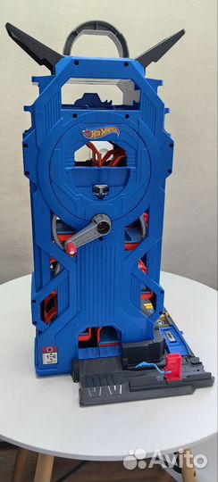 Мега гараж Hot wheels, Герои в масках