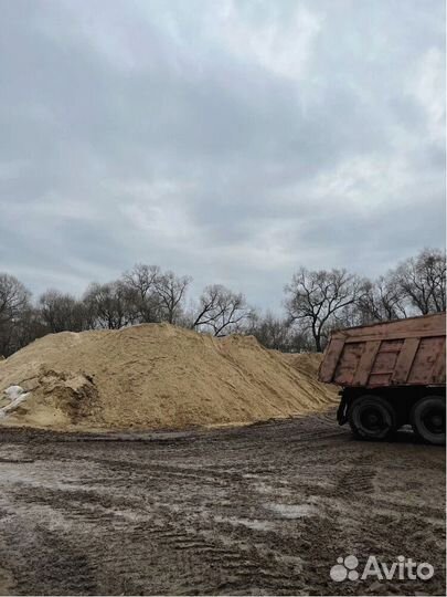 Песок строительный в наличии с доставкой
