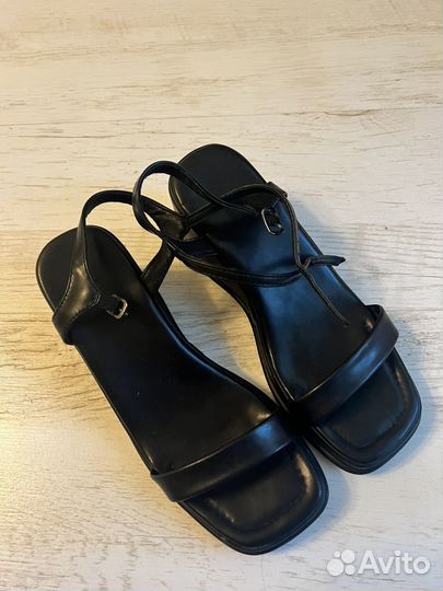 Босоножки 37