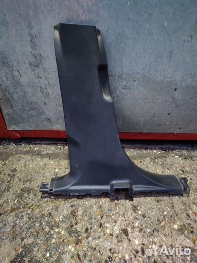 Накладка стойки левая Ford Explorer 5