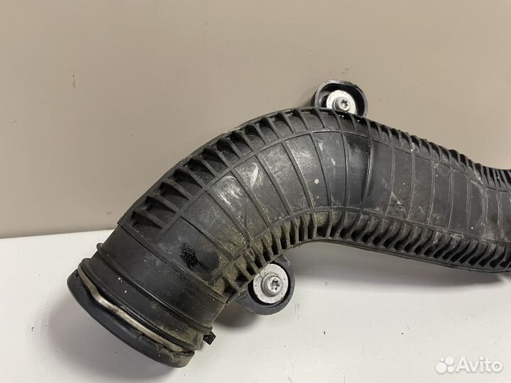 Патрубок интеркулера Фольксваген Пассат Б6