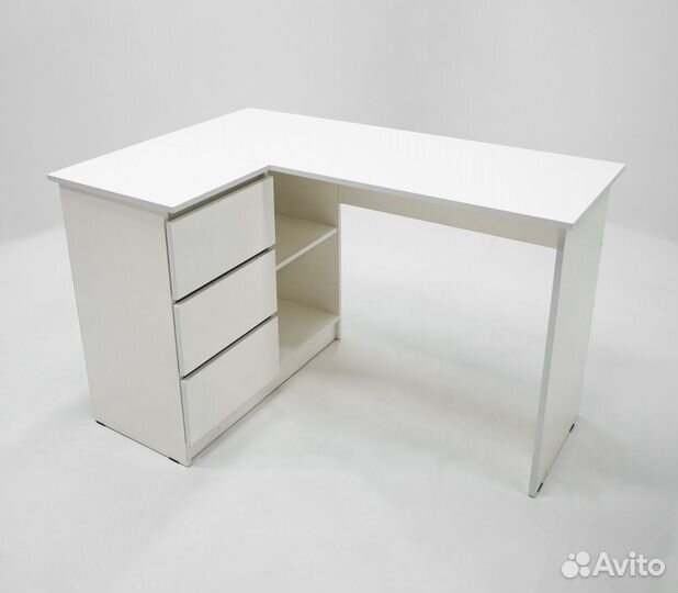 Стол угловой письменный в скандинавском стиле