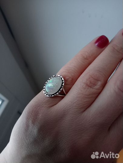Кольцо с камнем опал