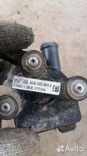 Помпа Volkswagen Jetta 6 седан 1.8 CPR 2017