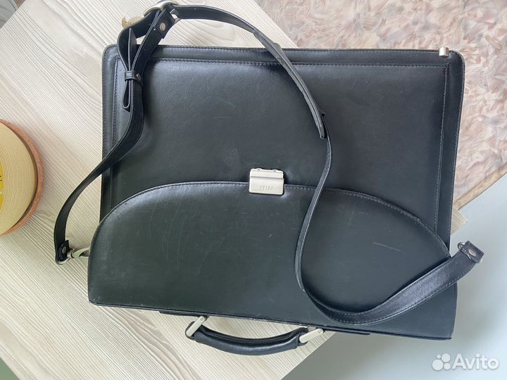 Мужской кожаный портфель черный