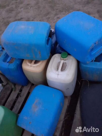 Канистра пластиковая 20 литров, в наличии 65 штук